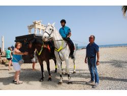 Atlı Jandarmalar Side'de Apollon Tapınağı Önünde Görevine Başladı