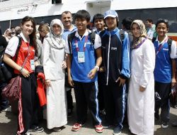 Türkçe Olimpiyatları İçin Bursa’ya Gelen Öğrenciler Çiçeklerle Karşılandı