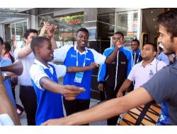 'Türkçenin Çocukları' Mersin'de Halay Çekti, Çitte Telli Oynadı