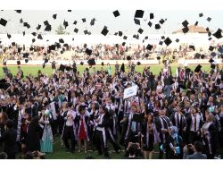 Erzincan Üniversitesi'nde Mezuniyet Coşkusu