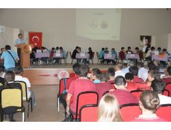 İnegöl'de Bilgi Yarışmasının Birincisi Turgutalp Oldu