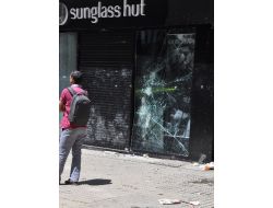 İstiklâl'de Protestolardan Geriye Yağmalanan Dükkanlar Kaldı