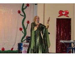 Özcan Koleji'nden Duygulu Şiir Gecesi