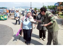 Temiz Çevre İçin 'Kese Kağıdı' Dağıttılar