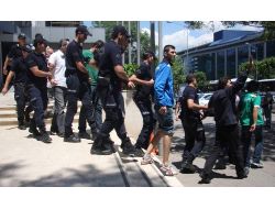 Bursa'daki Eylemlerde Kamu Malına Zarar Veren 52 Kişi Adliyeye Sevk Edildi