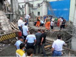 Samsun'da 2 İşçi Fabrika İnşaatı Sırasında Göçük Altında Kaldı
