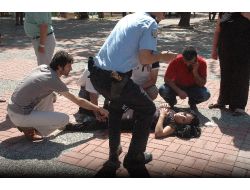 'Yeniden Barışalım' Diye Çağırdığı Eşini Sokak Ortasında Bıçakladı