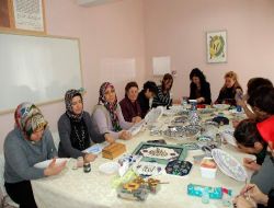 Kayseri Büyükşehir Belediyesi Çini Boyama Kursu Açtı