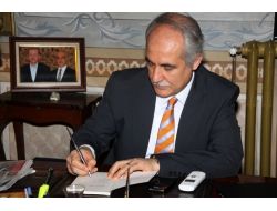 Gazeteci-yazar Bayhan'dan, Prof. Dr. Fuat Sezgin Kitabı