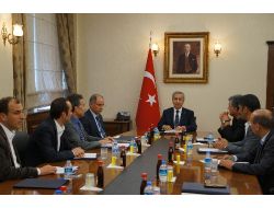 Başbakan Vekili Arınç, Taksim Platformu'nu Kabul Etti