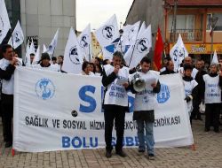 Sağlıkçılardan Tam Gün Tepkisi