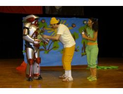 'Robot Astro' Çocuklara Çevreyi Anlattı