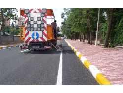 Adıyaman'da Yenilenen Yollara Şerit Çizgisi Çalışması