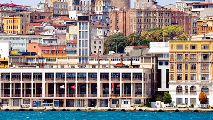 Gümrük’te biri mi var?