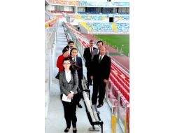 İnsan Hakları İnceleme Komisyonu Üyeleri Kadir Has Stadı'nı Gezdi