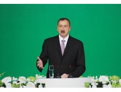 Azerbaycan İktidar Partisi Aliyev'i Yeniden Cumhurbaşkanlığına Aday Gösterdi