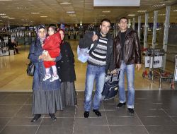 Uçakları 8 Saat Rötar Yapan Yolcular İsyan Etti