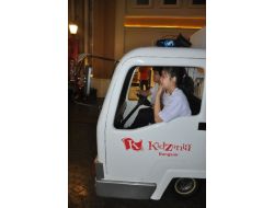 Tayland'daki Oyun Parkında Çocuklar Meslekleri Deneyerek Tanıyor (Özel)