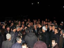 Hakim, Vatandaşın Üzerine Araç Sürünce Vatandaşlar Karakol Bastı