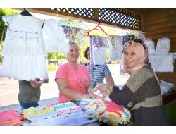 Girişimci Kadınlar, Ürettiklerini El Emeği Göz Nuru Çarşısı'nda Satıyor