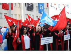 Sanatçı Adnan Yılmaz'ın Mezuniyet Sevinci