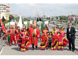 Kocaeli'nde Roman Festivali Kortej Yürüyüşüyle Başladı