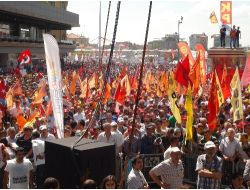 TAKSİM'DEKİ MİTİNGDE GERGİNLİK