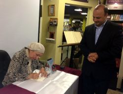 Yazar Ayşe Tunceroğlu Son Kitabı "Avucumdaki Dünya" Yı Tanıttı