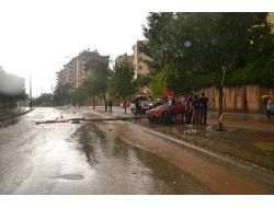 Sağanak Yağış Trafik Kazalarına Neden Oldu