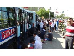 Kadıköy'de Minibüs Kazası: 12 Kişi Yaralı