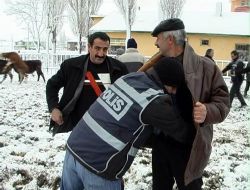 Polis, Hayvan Pazarında Üst Araması Yaptı