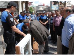 Polis, Hırsızların Yöntemini Uygulamalı Halka Anlattı