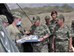 Özel’e Ekmekli ‘mehmetçik Daima Hazır’ Sürprizi