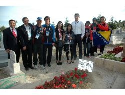 Olimpiyat Çocuklarından Neşet Ertaş'ın Mezarına Ziyaret