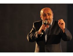 İlahiyatçı Döngeloğlu, Açıkhava Tiyatrosunda Konferans Verdi