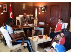 Dünya Çocukları Başkan Ayanoğlu'nu Ağlattı