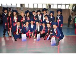 Omü Kavak Myo Öğrencileri Mezuniyet Coşkusunu Aileleriyle Yaşadı