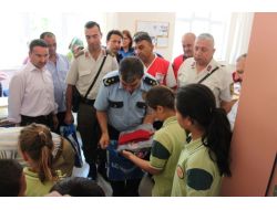 Silifke'de 'Parlayan Gençler'e Emniyetten Karne Hediyesi