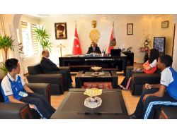 Mardin Emniyet Müdürü Kara, Dünya Çocuklarını Ağırladı