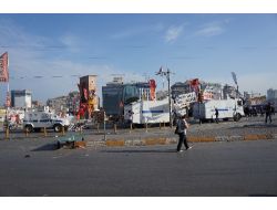 Polis, Barikatları Kaldırarak Taksim Meydanı’na Çıktı