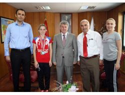 100 Metre Engellide Şampiyon Oldu, Okulunun Gururu Oldu