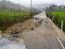 Yağış, Hatay'da Yolların Çökmesine Neden Oldu