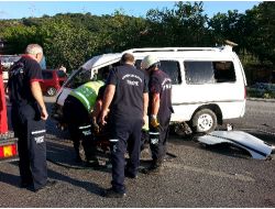 Minibüs Aydınlatma Direğine Çarptı: 1 Ölü, 1 Yaralı