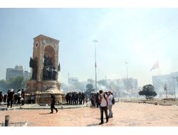 Taksim Meydanı'nda Gerginlik Sürüyor