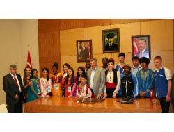 Sakarya Valisi Büyük'ten Türkçenin Çocuklarına: Huzur Veriyorsunuz