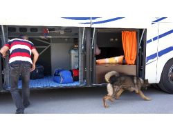 Polis, Bomba İhbarı Yapılan Yolcu Otobüsünü Benzinliğe Çekip Aradı