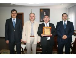 Türkçe Olimpiyatı Komitesi'nden Düzce Protokolüne Teşekkür Plaketi