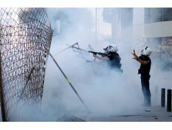 Eylemcilerin Taş Atmasıyla Bir Müdahale Daha Yapıldı