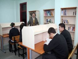 Öğrenciler, Harçlıklarıyla Okullarına Kütüphane Kurdu
