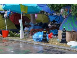 Gezi Parkı Eylemcileri Güne Yağmurla Başladı